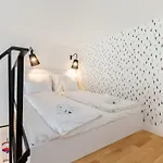 Leah * Budapest