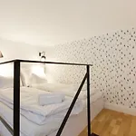 Leah * Budapest