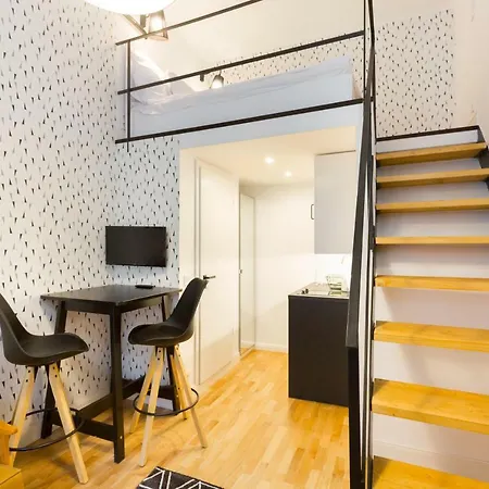 Leah * بودابست